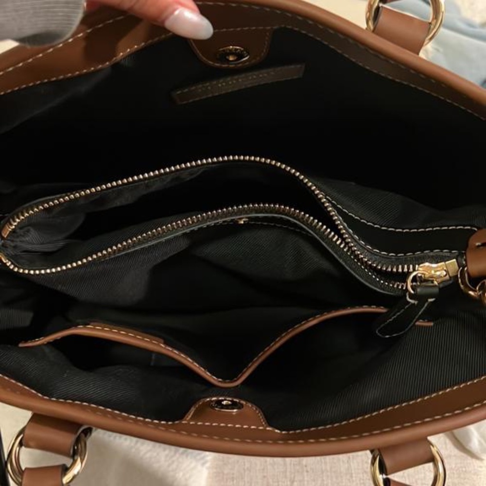 Burberry Shoulder Bag large Almost new - Picture 2 of 6